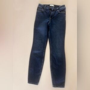Abercrombie & Fitch Dark Blue Skinny Jeans size 25/0 reg